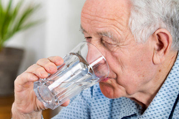 توصیه‌های غذایی به سالمندانی که قند و فشارخون دارند