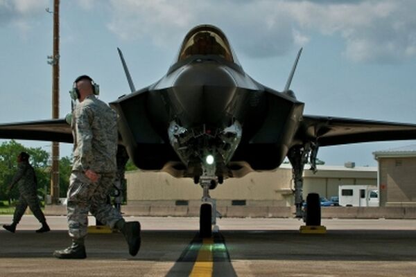 جنگنده F-35 آمریکایی برای اولین بار سقوط کرد