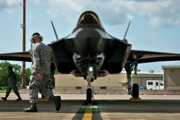 جنگنده F-35 آمریکایی برای اولین بار سقوط کرد