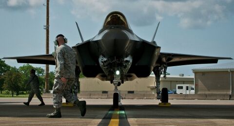 جنگنده F-35 آمریکایی برای اولین بار سقوط کرد