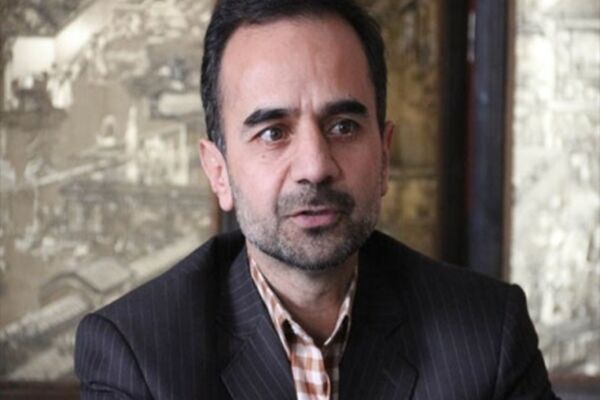 مردم تنها کالاهای اساسی خود را از بازار تهیه کنند