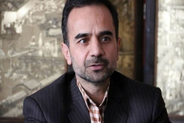 مردم تنها کالاهای اساسی خود را از بازار تهیه کنند