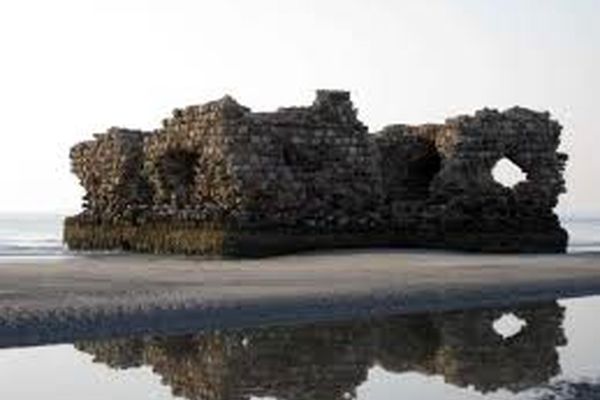 بندر تاریخی کُنگ در تسخیر زباله‎ها