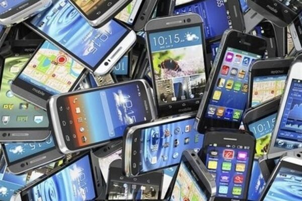 سقوط قیمت دلار نتیجه داد؛ «موبایل» ۲۰ درصد ارزان شد