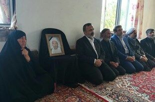 دیدار استاندار خراسان رضوی با خانواده یکی از شهدای حادثه تروریستی اهواز