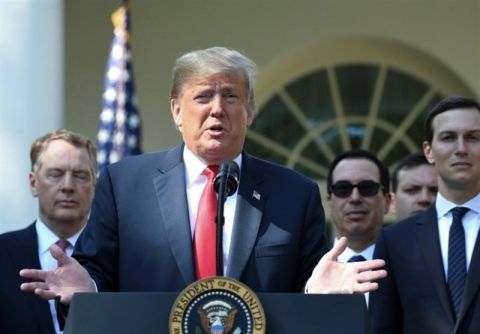 خطر از بیخ گوش ترامپ گذشت