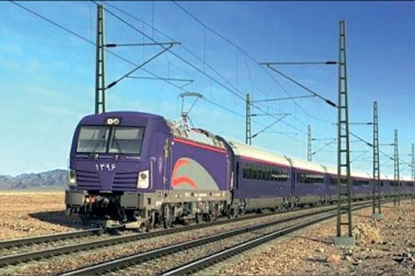 قطار برقی مشهد- تهران همچنان در ایستگاه پکن