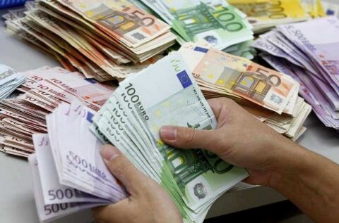 کشف ۴۰ میلیارد ریال ارز  از یک نقره فروشی در مشهد