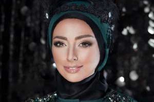 «نفیسه روشن» برای اولین بار به ورزشگاه آزادی رفت