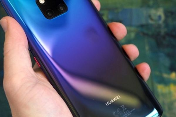 با این گوشی دیگر نیاز به پاوربانک ندارید!