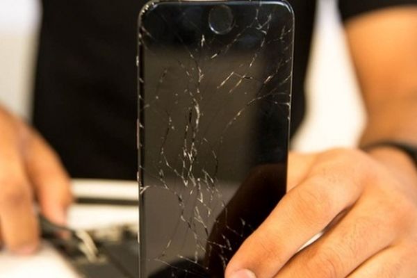 مراقب باشید موبایل تان نیاز به تعمیر پیدا نکند!