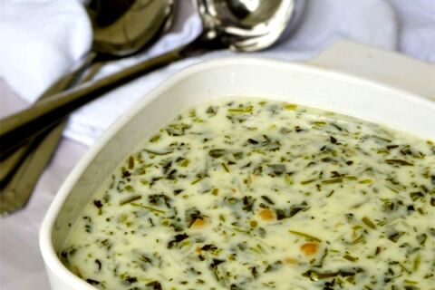 طرز تهیه آش رشته دوغ همدانی