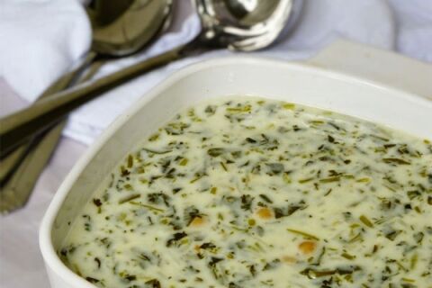 طرز تهیه آش رشته دوغ همدانی