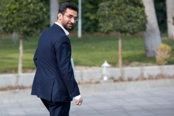 کلاهبرداری پیامکی ۲۲ میلیارد تومانی/ آذری جهرمی: وجوه باید ۱۰ روزه به مردم بازگردد