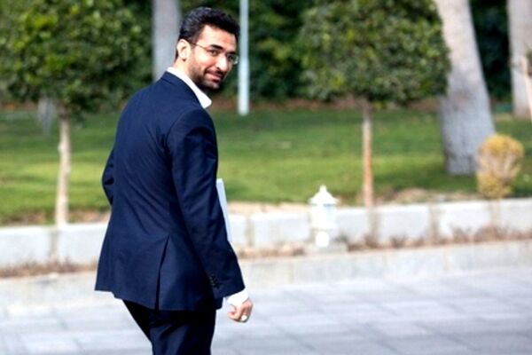 کلاهبرداری پیامکی ۲۲ میلیارد تومانی/ آذری جهرمی: وجوه باید ۱۰ روزه به مردم بازگردد