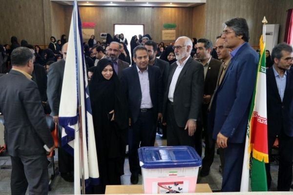 شورای دانش آموزی تمرین دموکراسی است