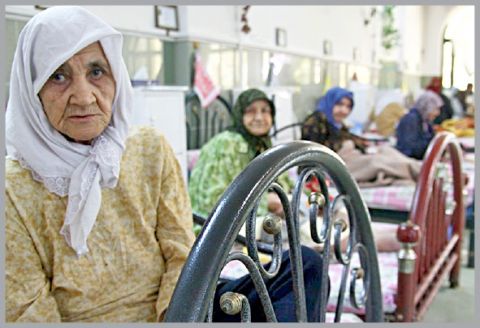 تنها خانه سالمندان گناباد در آستانه تعطیلی قرار دارد