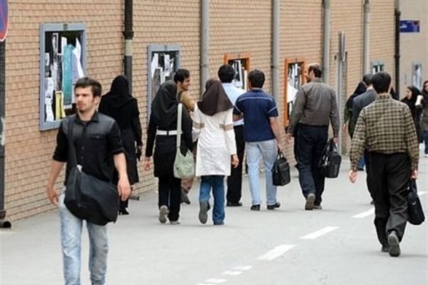 جوانان انقلابی کمتر از گذشته نیستند؛ جوانان همچنان تشنه معارف هستند