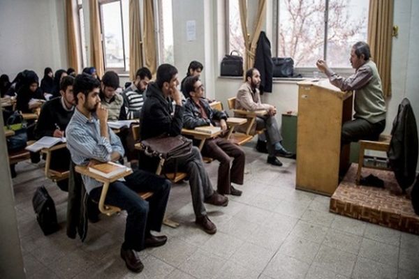 اساتید حوزه و دانشگاه باید در فعالیت‌های دینی و فرهنگی خود تجدیدنظر کنند