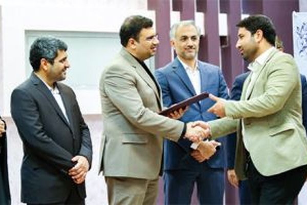 تجلیل مدیریت شهری از نخبگان قرآنی