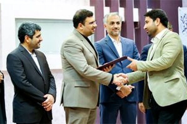 تجلیل مدیریت شهری از نخبگان قرآنی