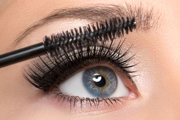 اشتباهاتی که هنگام ریمل زدن مرتکب می‌شویم