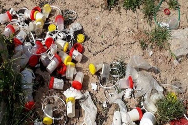 انباشت زباله های بیمارستانی در دو قدمی بیماران