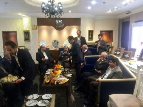 واکنش استاندار خراسان رضوی به عكس جنجالي شریعتمداری در طلافروشی لاکچری