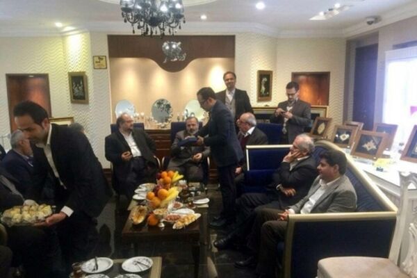 واکنش استاندار خراسان رضوی به عكس جنجالي شریعتمداری در طلافروشی لاکچری
