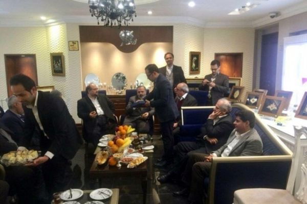 واکنش استاندار خراسان رضوی به عكس جنجالي شریعتمداری در طلافروشی لاکچری