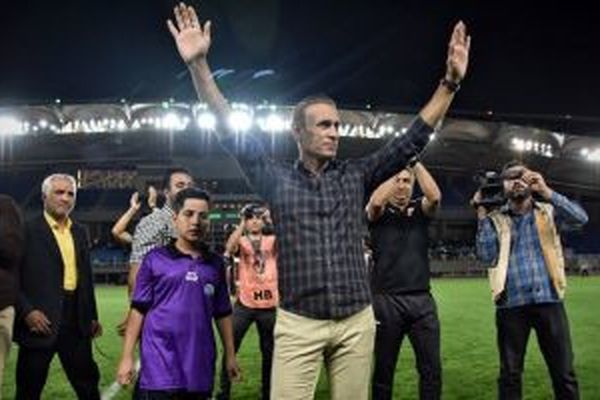 نمی‌دانم چه کسی  صاحب تیم پدیده است