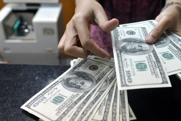 قیمت خرید دلار در بانک‎ها امروز ۹۷/۰۸/۰۵