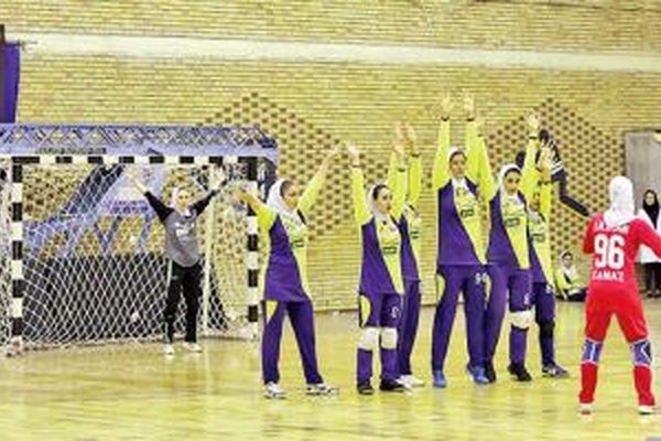 پنالتی امان مشهدی ها را برید!