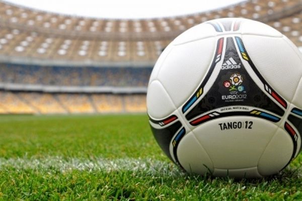 مدیریت فوتبال را به افراد ورزشی بسپارید