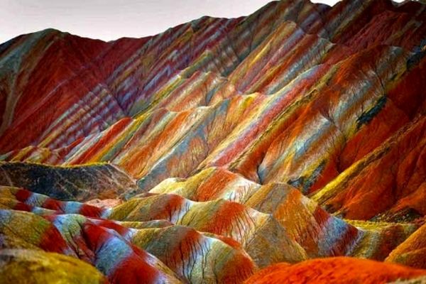 «هرمز» جزیره کوه‌های رنگی