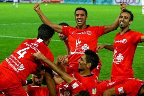 در آستانه بازی با نساجی بازیکنان پدیده شارژ مالی شدند