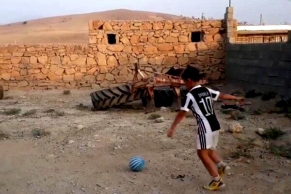 من پائولو دیبالا هستم، 10 ساله از ایران