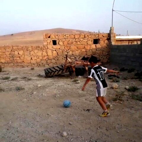 من پائولو دیبالا هستم، 10 ساله از ایران