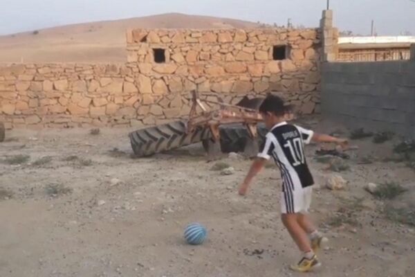 من پائولو دیبالا هستم، 10 ساله از ایران