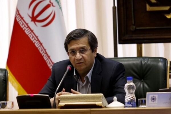 رئیس کل بانک مرکزی: آمریکا در تحریم نفت ایران ناکام ماند/ بر ثبات بازار ارز تمرکز کردیم