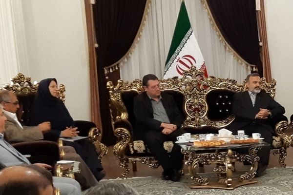 با فعالان و خبرگان بخش خصوصی همفکری می شود