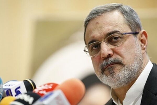 دانش‌آموزان حتماً تاریخ انقلاب اسلامی ایران را مطالعه کنند