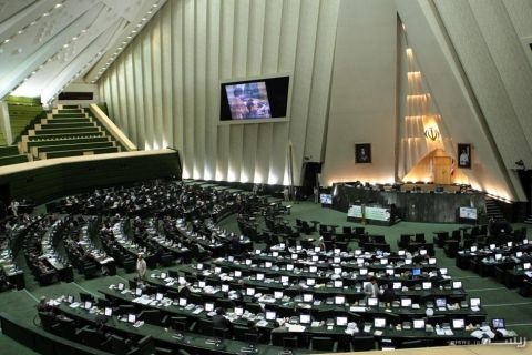طرح قانونی حذف دلار از معاملات بین المللی در صحن علنی مجلس