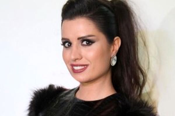 چهره واقعی و بدون حجاب آن ماری سلامه بازیگر سریال در حوالی پاییز! عکس