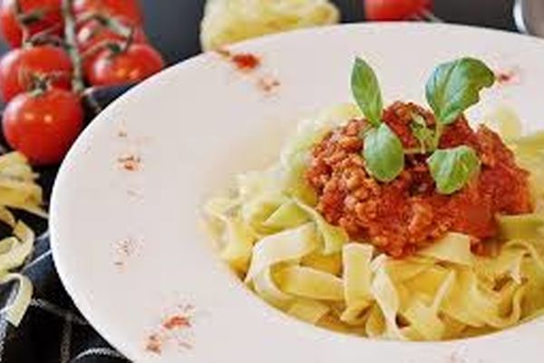 طرز تهیه ماکارونی با سس بلونز