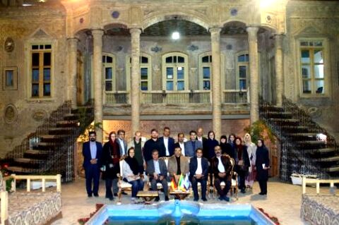 بازدید جمعی از دانشگاهیان آلمانی ازخانه تاریخی داروغه