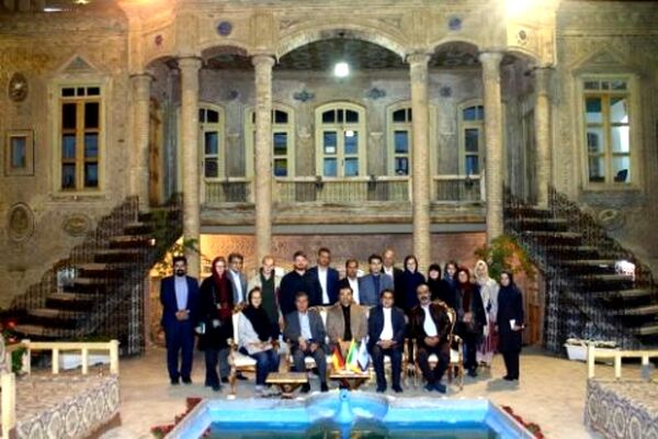 بازدید جمعی از دانشگاهیان آلمانی ازخانه تاریخی داروغه