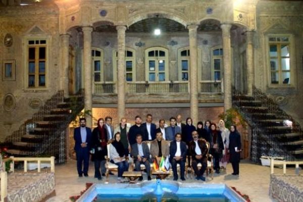 بازدید جمعی از دانشگاهیان آلمانی ازخانه تاریخی داروغه