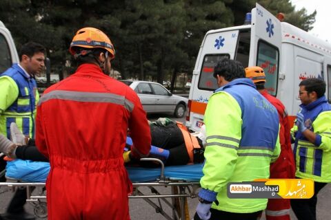 امداد رسانی به مصدومان حادثه واژگونی پرايد