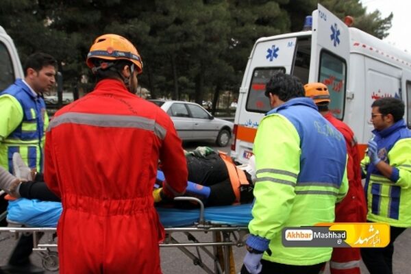 امداد رسانی به مصدومان حادثه واژگونی پرايد